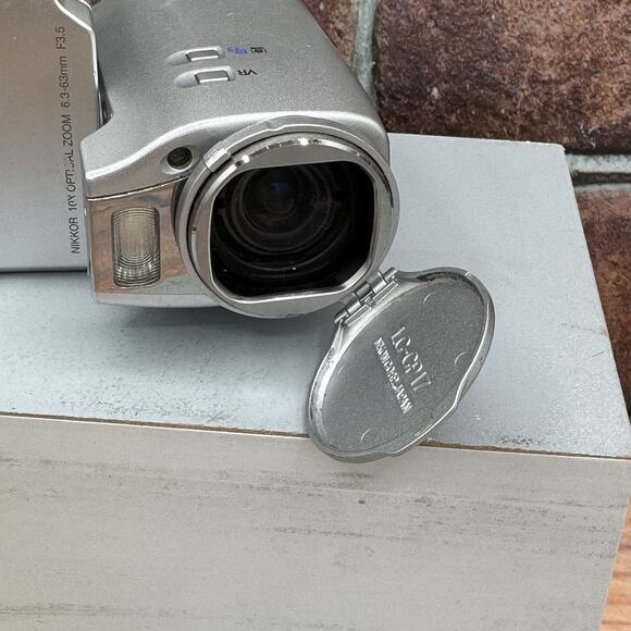 Nikon Digital Camera Coolpix S10 VR 6.0MP Silver Tested Working NO CHARGER - Picture 3 of 13